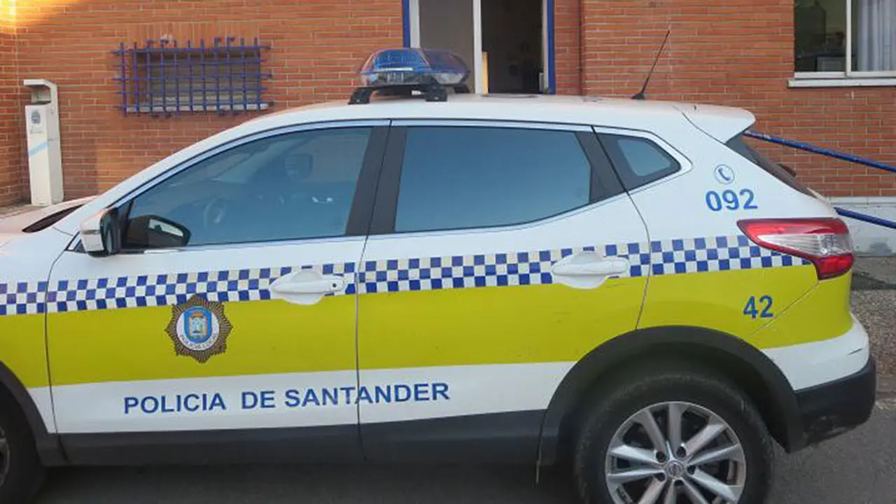 Coche de la Polic&iacute;a Local de Santander