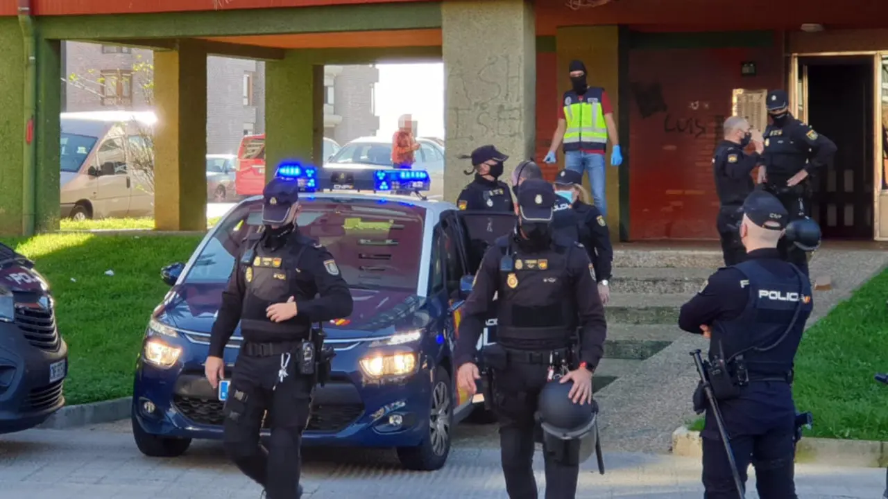 Registro en el domicilio | Foto: Polic&iacute;a Nacional