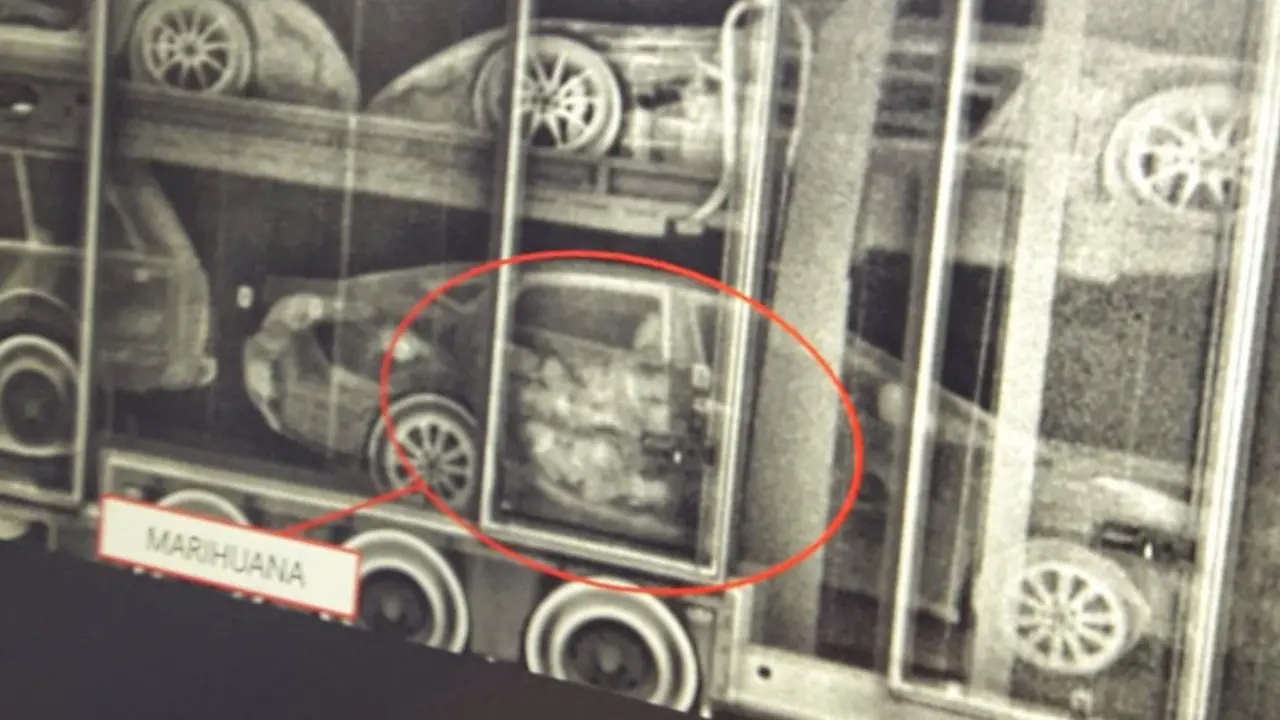 Imagen de la marihuana en el coche