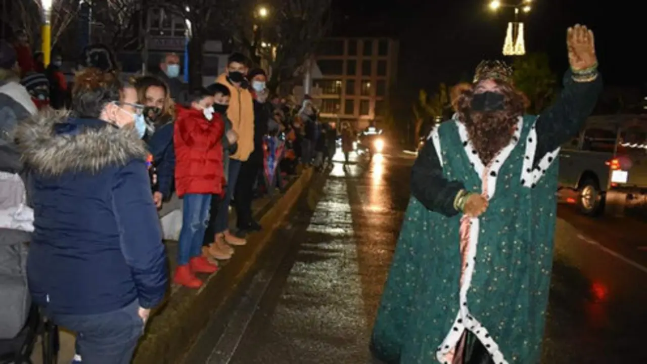 Cabalgata de Reyes de Los Corrales de Buelna en el comienzo de la &lsquo;tercera ola&rsquo; de Covid-19