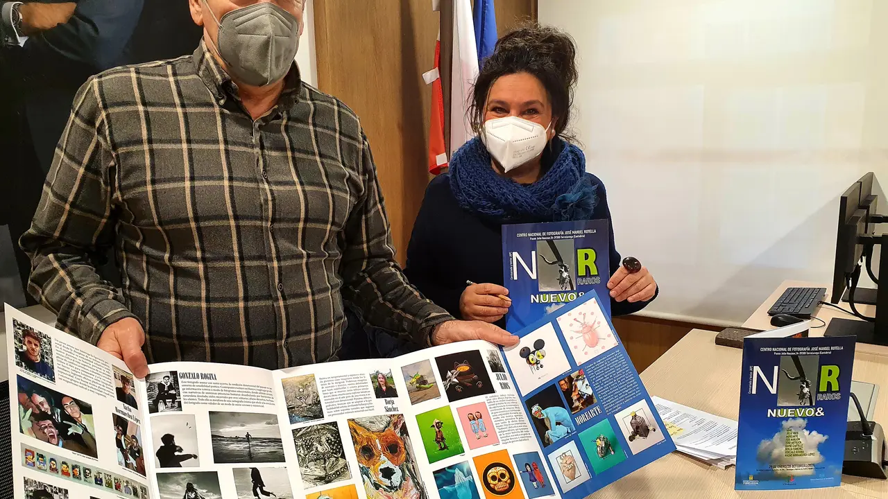 La concejala de Cultura, Esther V&eacute;lez, presenta la exposici&oacute;n 'Nuevos y Raros', comisionada por Jos&eacute; Alberto P&eacute;rez