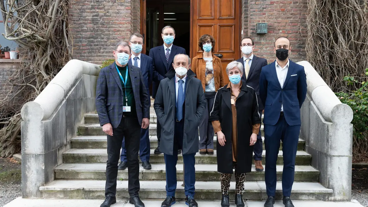 El Consejero De Industria, Turismo, Innovación, Transporte Y Comercio, Javier López Marcano, durante la visita a las instalaciones de Solvay