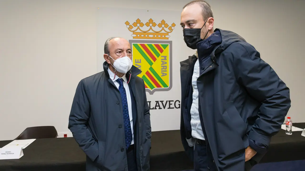 El consejero de Industria, Turismo, Innovaci&oacute;n, Transporte y Comercio, Javier L&oacute;pez Marcano, y el alcalde de Torrelavega, Javier L&oacute;pez Estrada