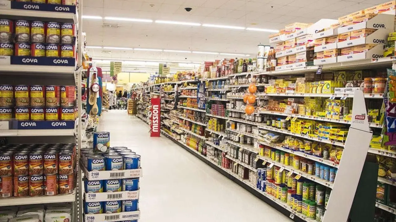 UGT quiere que trabajadores de establecimientos de alimentación sean vacunados con el grupo de personal esencial