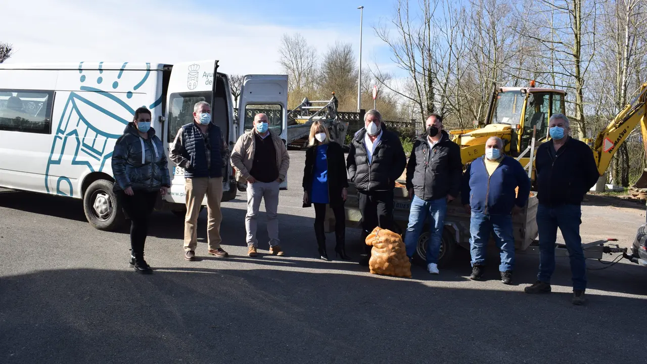 Agricultores de Valderredible donan una tonelada de patatas al Ayuntamiento de Pi&eacute;lagos