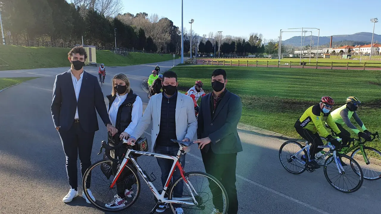 Los concejales en el velódromo Óscar Freire