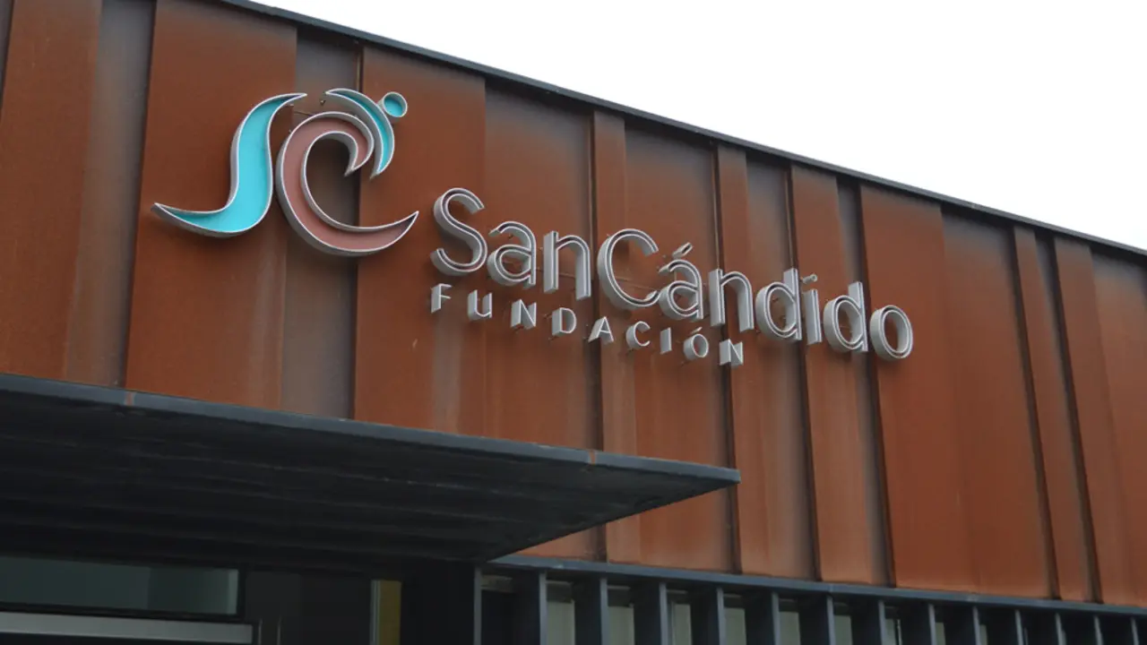Fachada y logo de la Fundación San Cándido