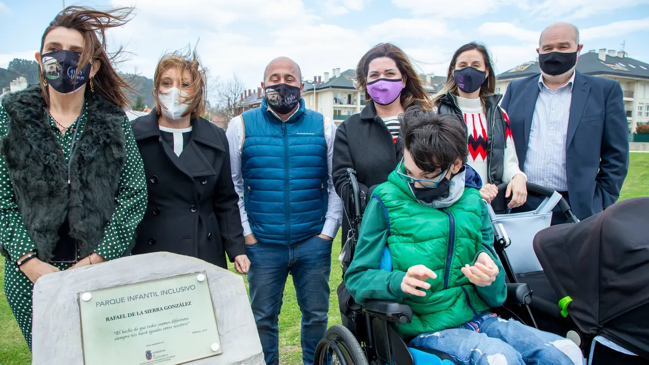 EuropaPress_3588165_placa_conmemorativa_parque_garoja_nombre_exconsejero_rafael_sierra