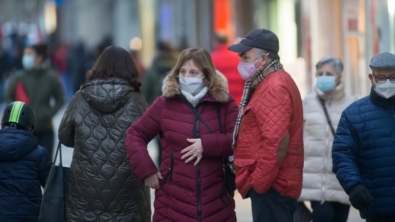 Gente con mascarilla