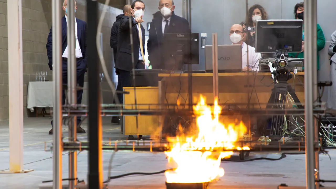 El Consejero de Industria, Javier L&oacute;pez Marcano, en la inauguraci&oacute;n de las instalaciones del cl&uacute;ster del fuego en Torrelavega