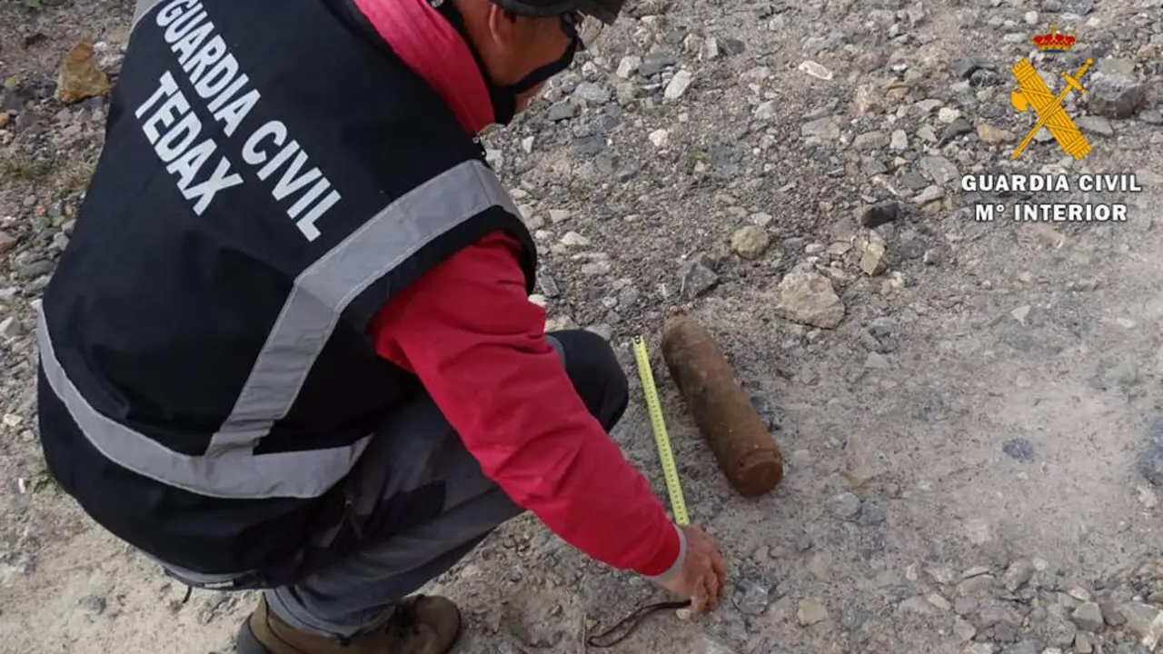 Bomba de aviación destruida