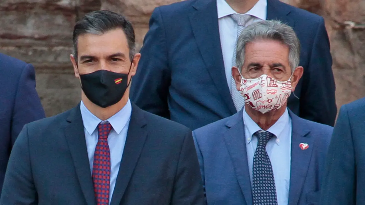El presidente de España, Pedro Sánchez, y el presidente autonómico, Miguel Ángel Revilla | Foto- EP