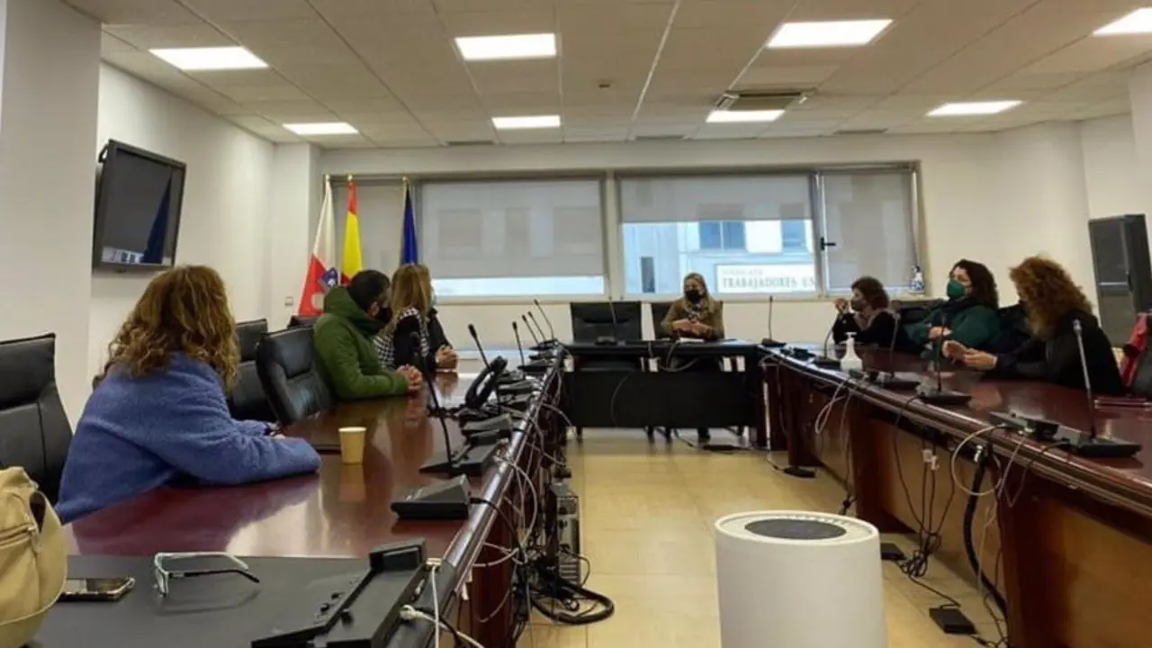 Encierro de sindicatos en la sede del Gobierno regional, en Peñaherbosa