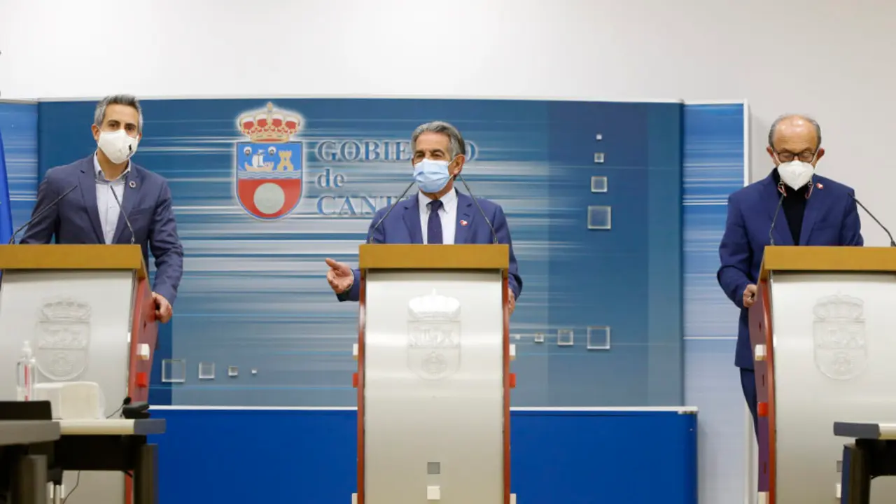 Zuloaga, Revilla y Marcano, durante una rueda de prensa