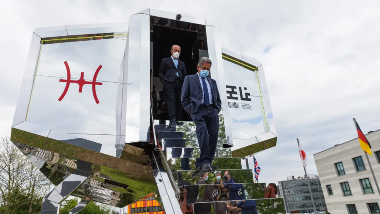 El presidente de Cantabria, Miguel Ángel Revilla, y el consejero de Industria, Turismo, Innovación, Transporte y Comercio, Javier López Marcano, en la inauguración de la Casa del Futuro de Astroland