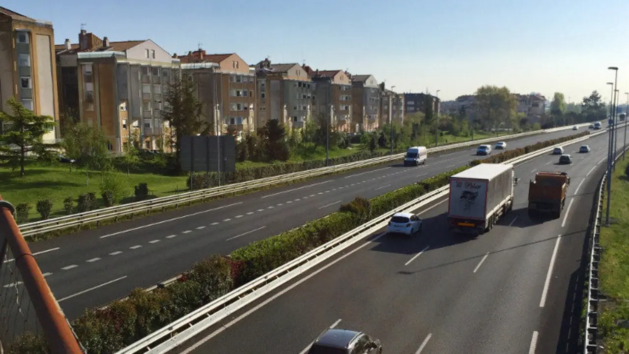 Autovía A-67 a su paso por Santa Cruz de Bezana