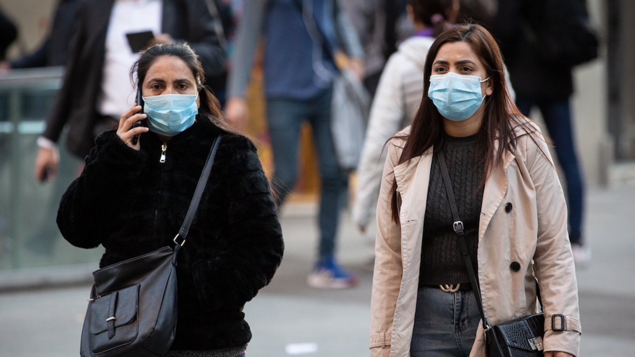 El uso de mascarillas en el exterior podría terminar en España en los últimos días