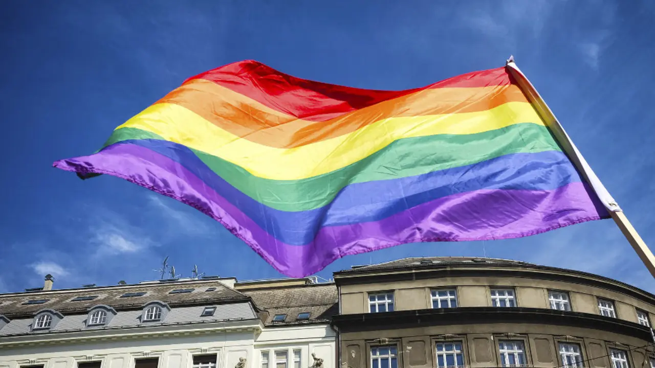 El carpintero fue rechazado en la oferta de trabajo por ser homosexual