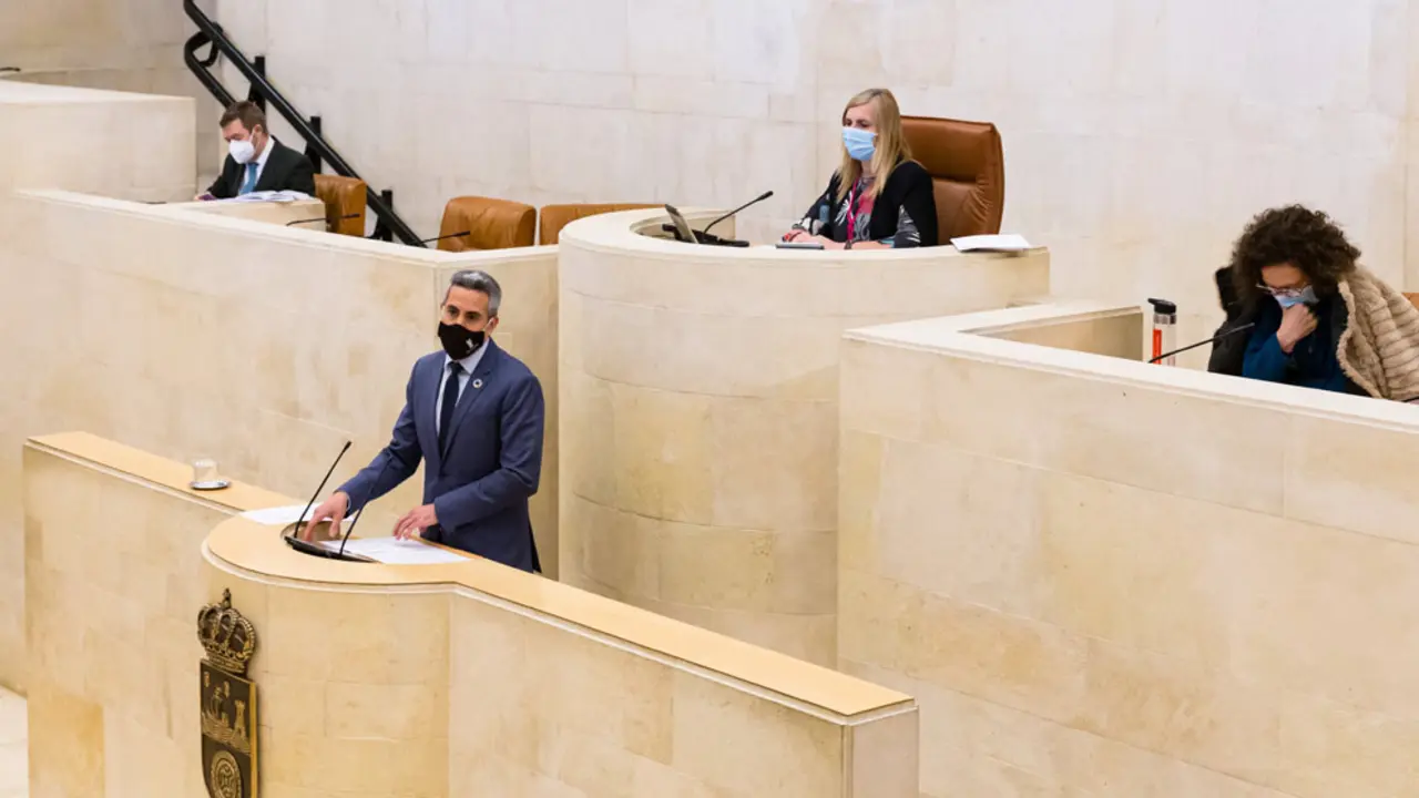 El vicepresidente regional, Pablo Zuloaga, en el Parlamento