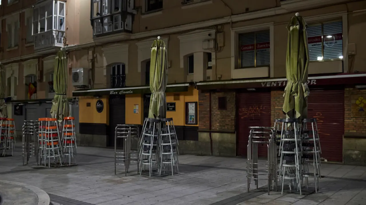 Locales de hostelería cerrados en la Plaza Cañadío de Santander