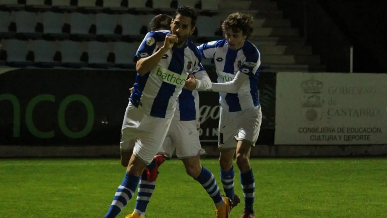 Jugadores celebrando un gol | Foto- RSGimnastica