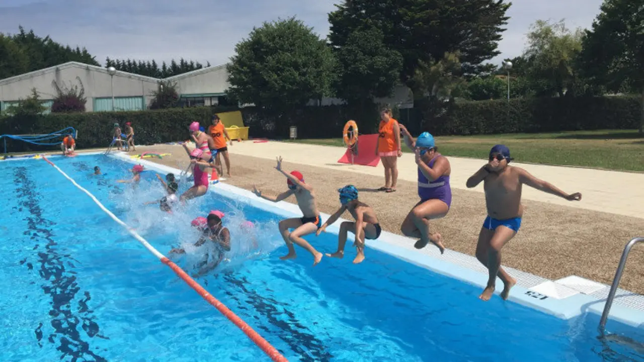 Curso de verano de natación en el IMD