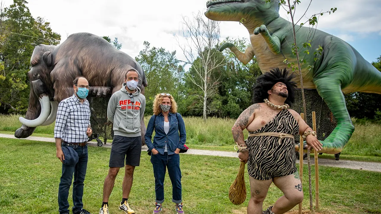 Torrelavega celebra el D&iacute;a Mundial del Medio Ambiente con dinosaurios y seres mitol&oacute;gicos en La Viesca
