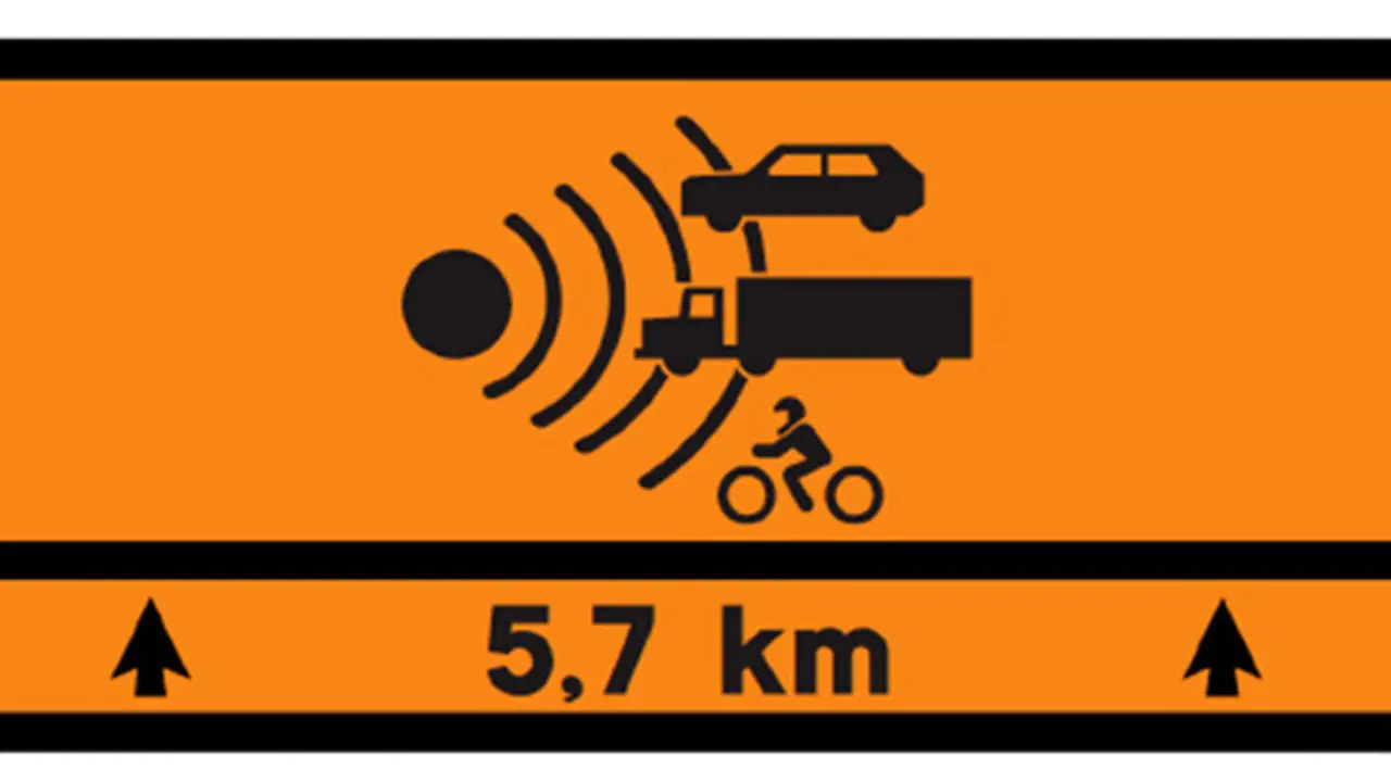 Nueva señalización de la DGT para avisar de tramos peligrosos en la carretera