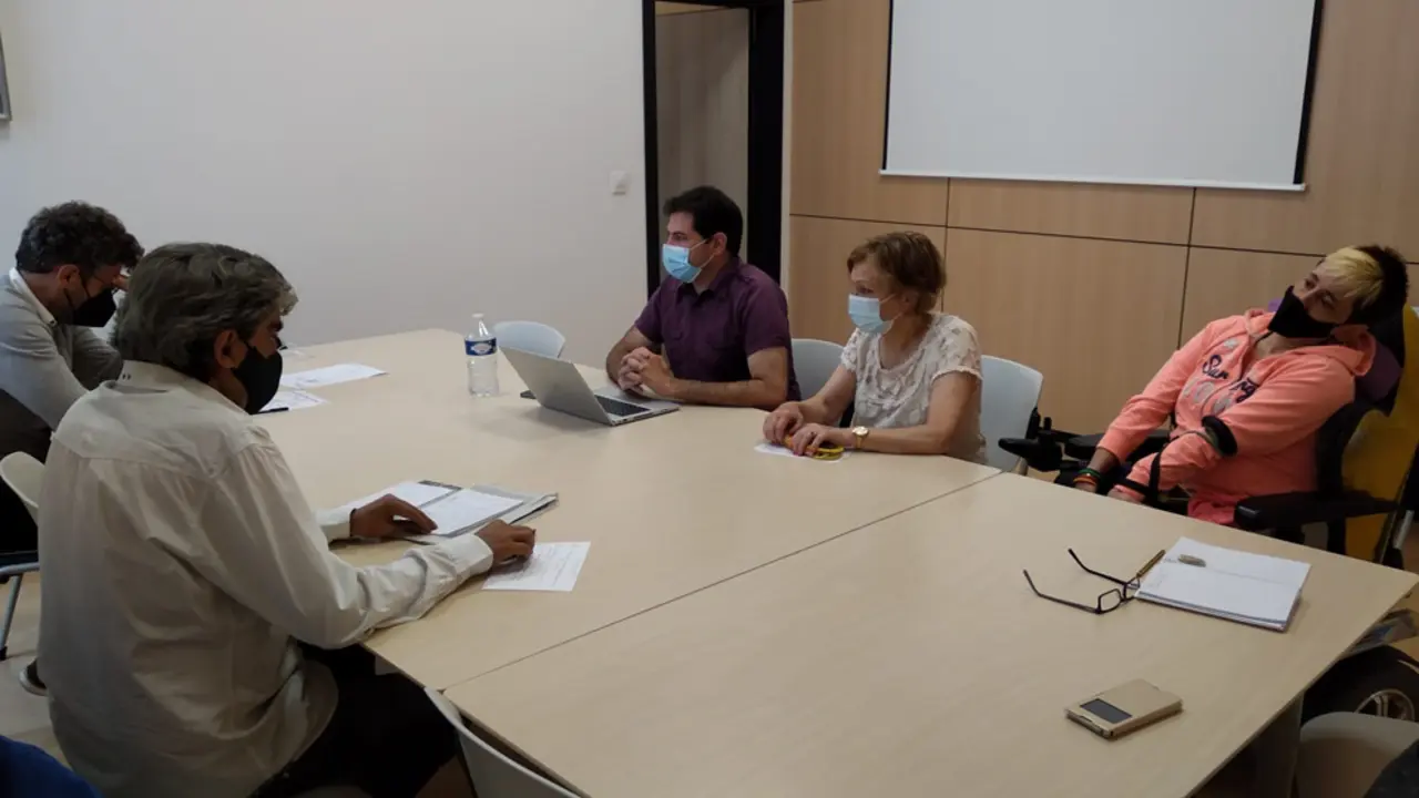 Reunión de la Mesa de Movilidad del Besaya con el concejal de Movilidad, Gerson Lizari