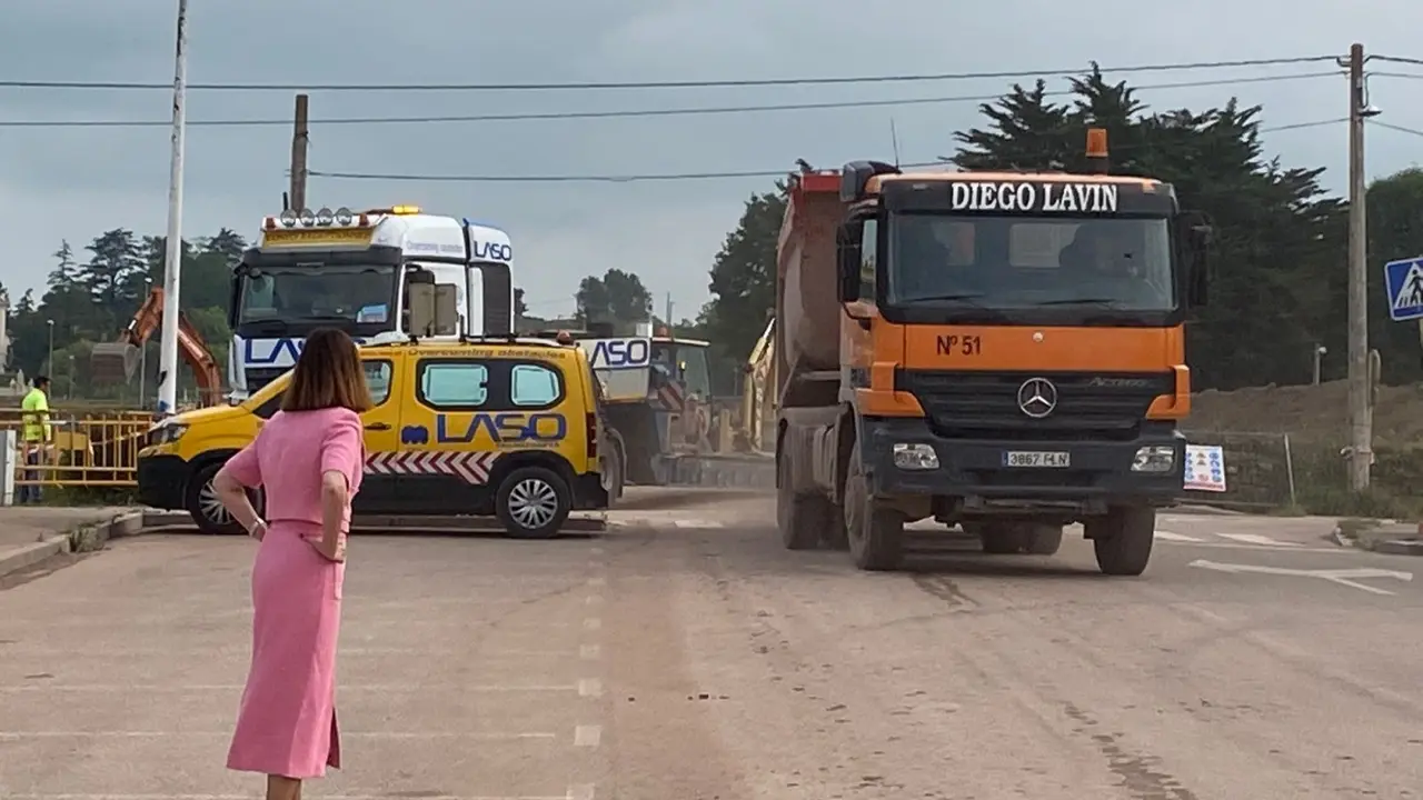 La portavoz del PP de Torrelavega, Marta Fern&aacute;ndez-Teijeiro, visita unas obras