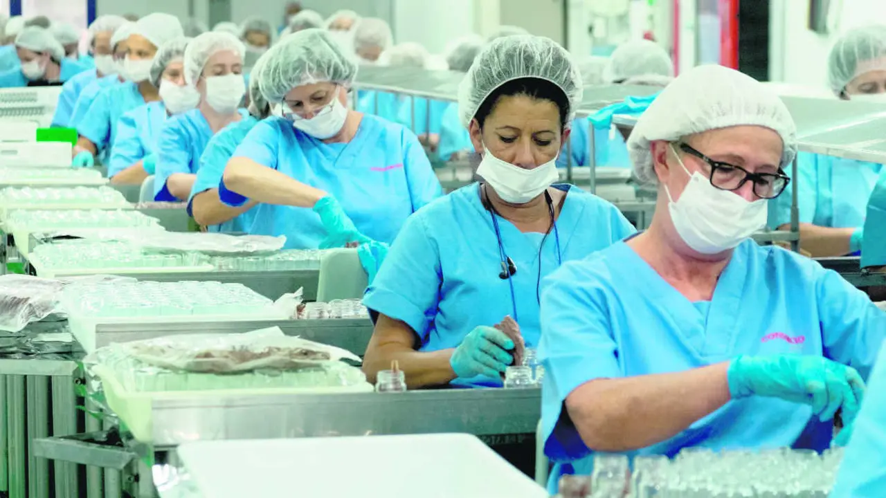 Sanidad no considera que exista una urgencia par vacunar a los trabajadores de las conserveras