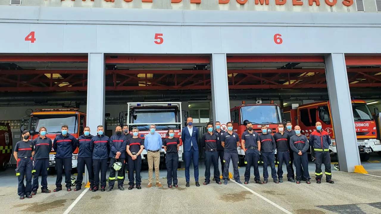 El alcalde con los bomberos
