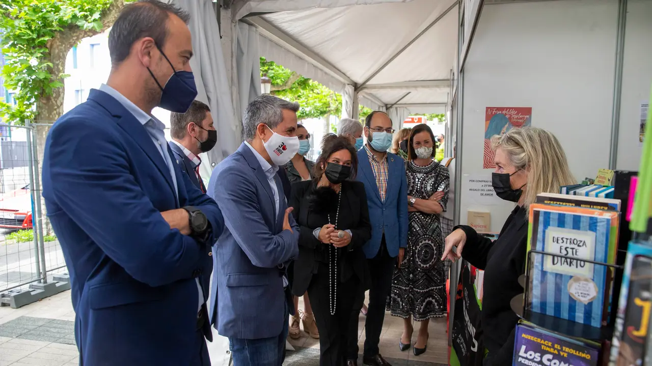 El Vicepresidente Y Consejero, Pablo Zuloaga, Y El Alcalde De Torrelavega, Javier L&oacute;pez Estrada, Asisten A La Inauguraci&oacute;n De La IV Edici&oacute;n De La Feria Del Libro De Torrelavega