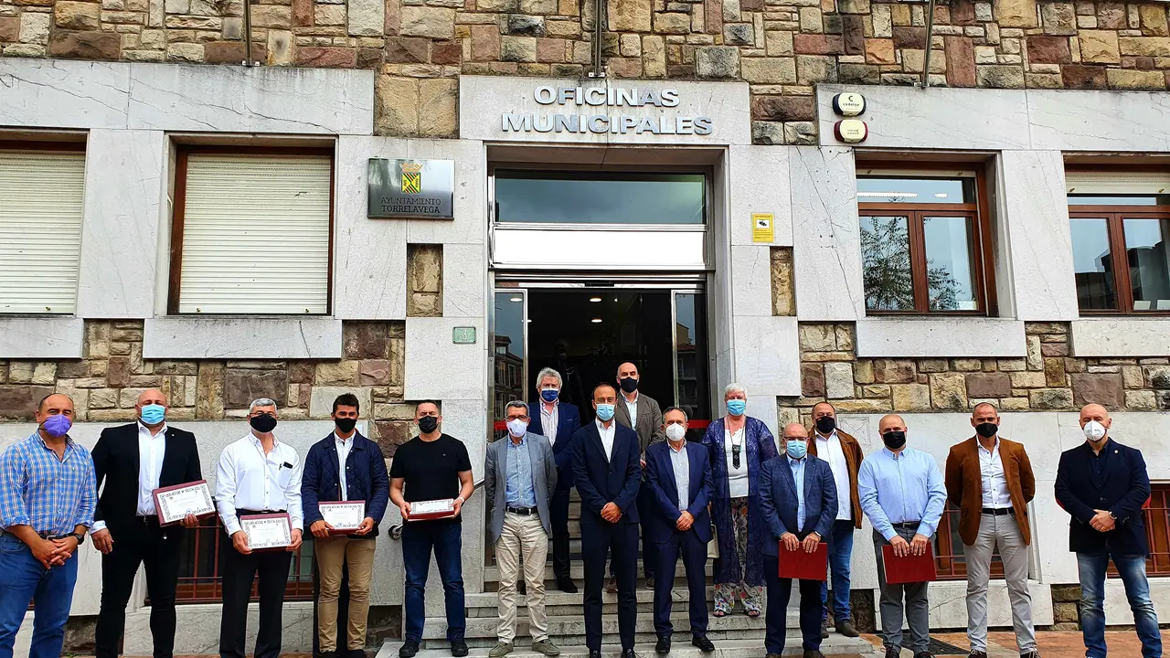 Entrega de diplomas del curso sobre el uso del bast&oacute;n extensible