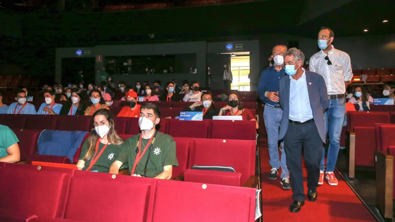 El presidente de Cantabria, Miguel Ángel Revilla; el consejero Javier López Marcano y el alcalde de Torrelavega, Javier López Estrada, en la reunión anual de asociaciones de Erasmus de España