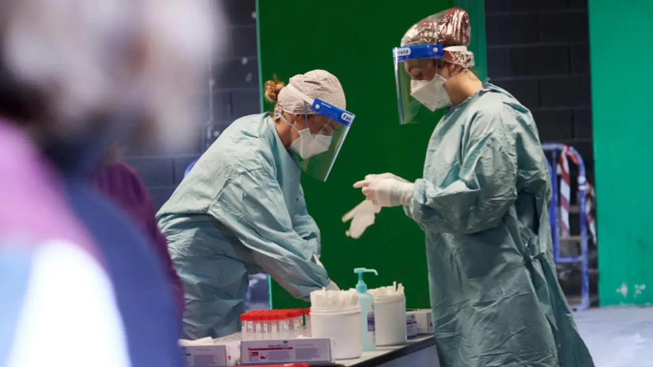 La incidencia en Cantabria sigue subiendo, especialmente en personas de entre 20 y 40 años
