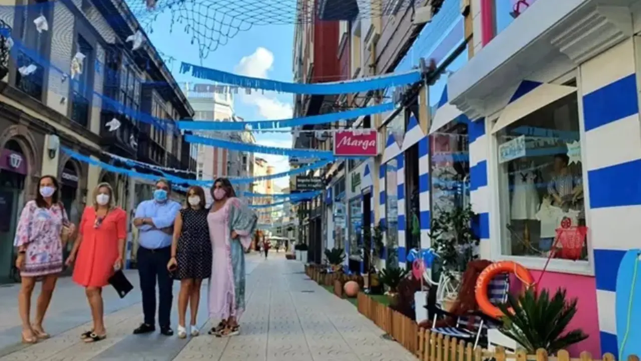 Decoración de calles y comercios en la primera edición del concurso Escaparate Compartido. Foto: Archivo