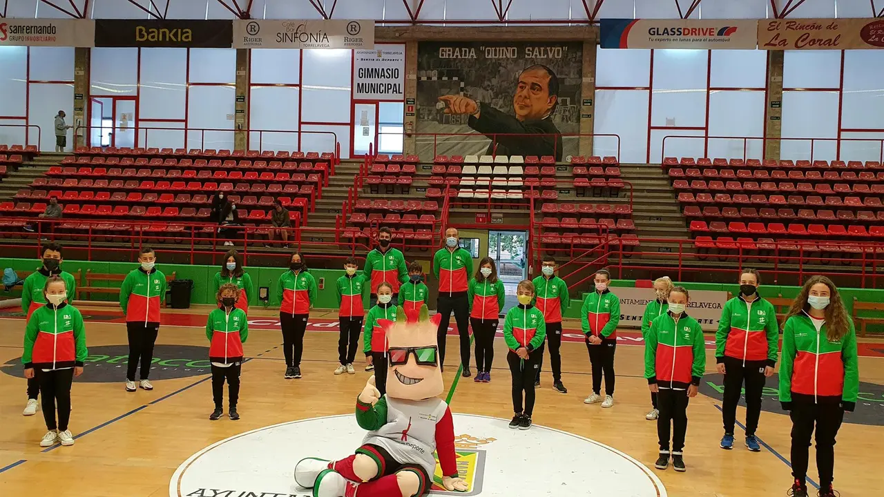 Torrelavega presenta el nuevo chándal y la mascota de las Escuelas Deportivas Municipales