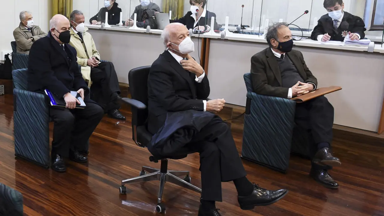 Consejeros de Sniace en el juicio por los vertidos contaminantes al Saja Besaya