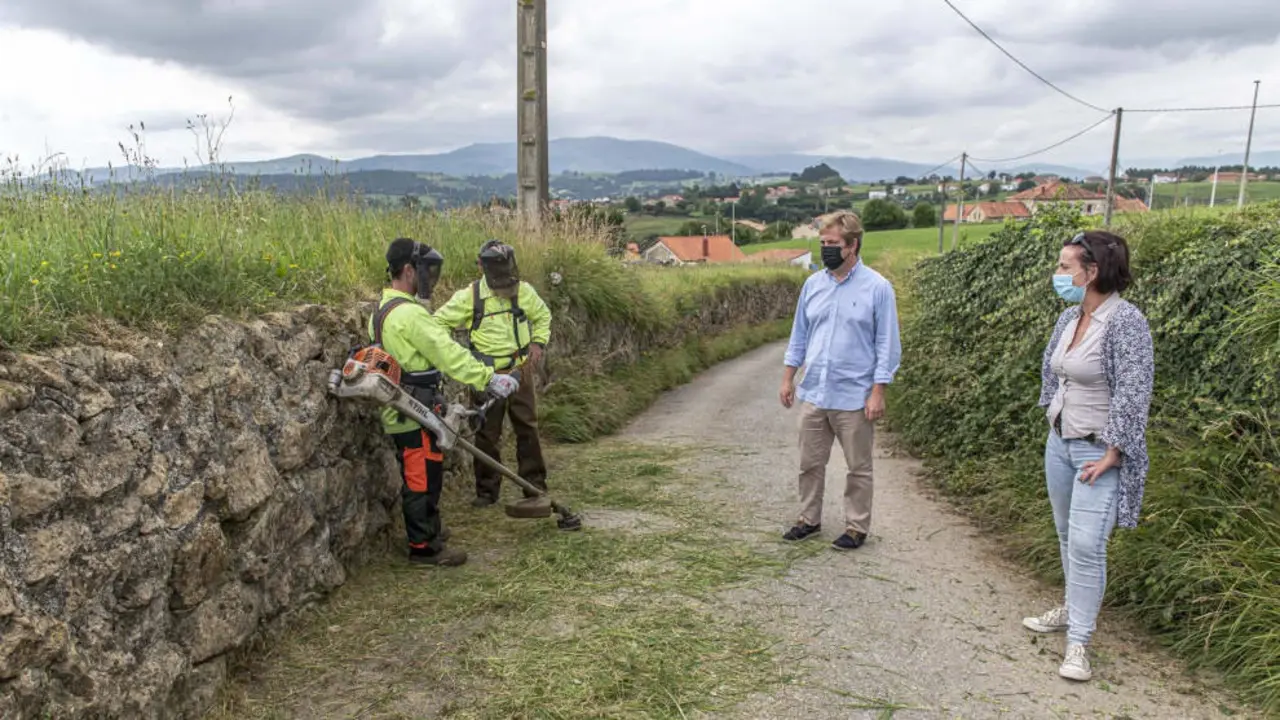 Limpieza de caminos en el municipio