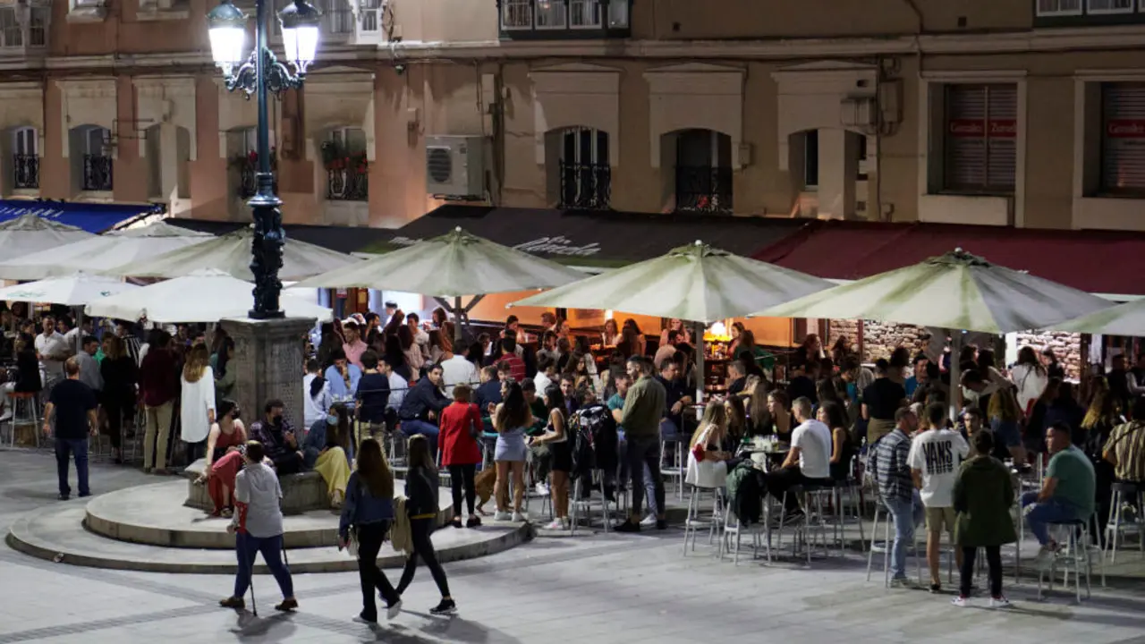 Ambiente en una calle de bares de Santander