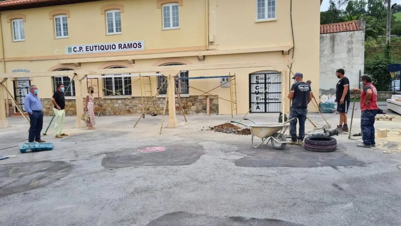 Construcción de un porche cubierto en el colegio Eutiquio Ramos de Parbayón