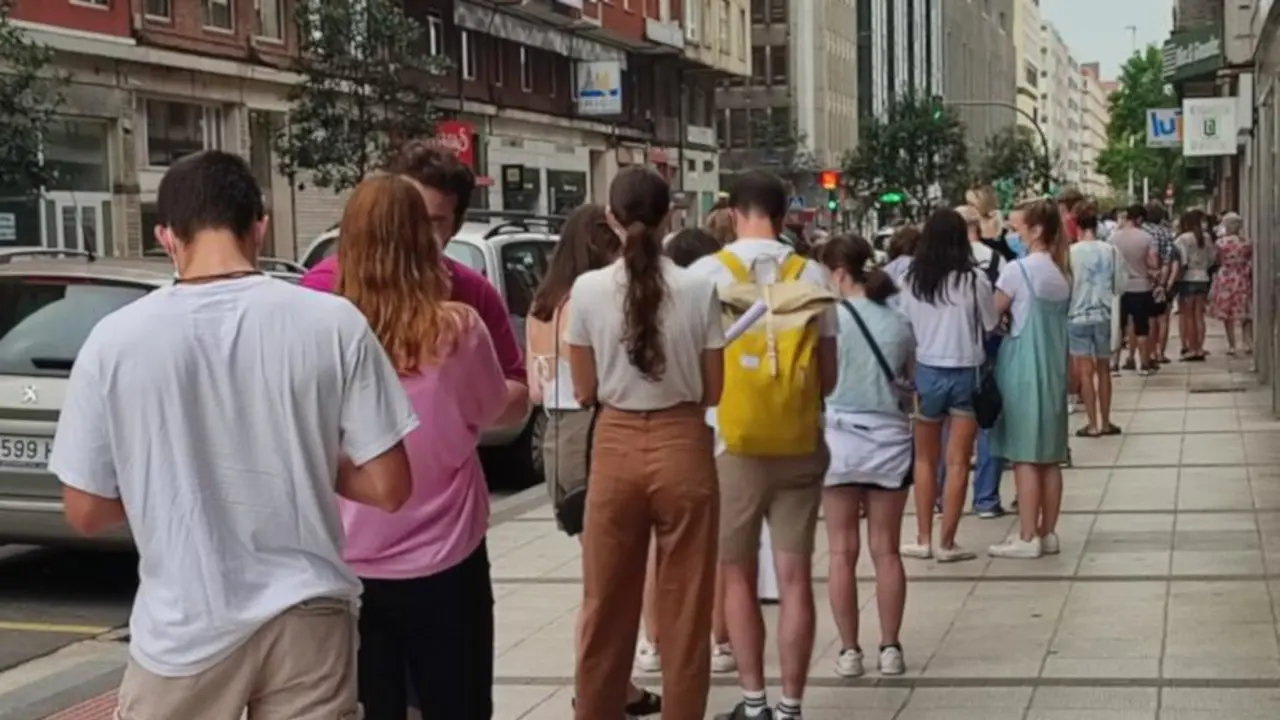 Colas en la Calle Castilla de Santander