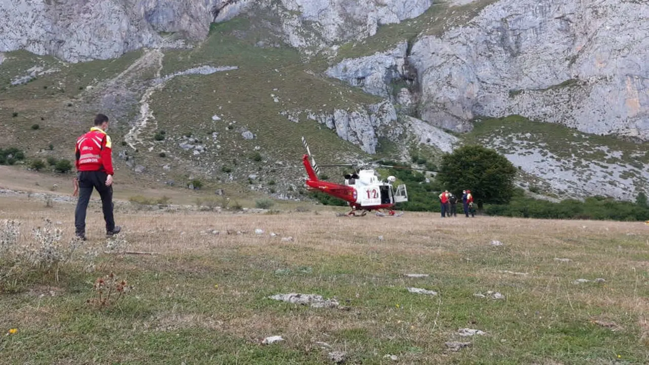 El helicóptero del Gobierno rescata senderistas en Picos de Europa