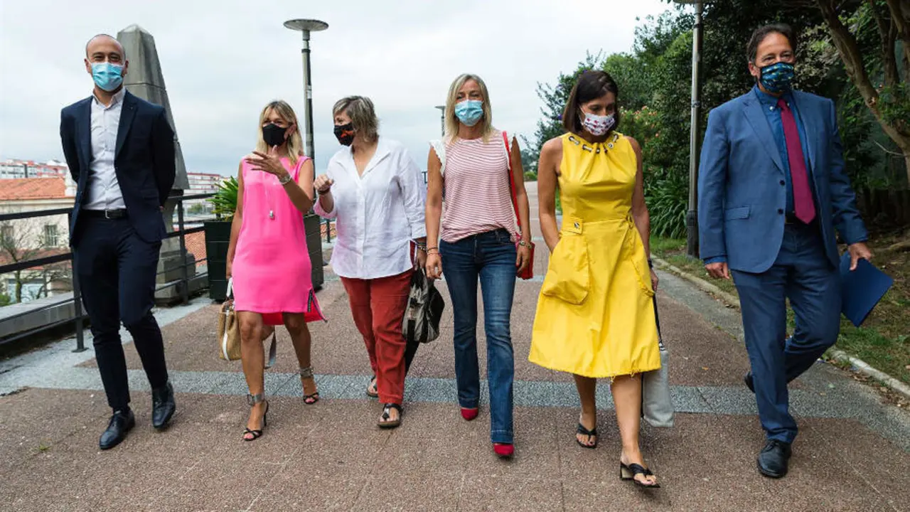 El consejero de Obras Públicas, Ordenación del Territorio y Urbanismo, José Luis Gochicoa, se reúne con los alcaldes de Santander, Torrelavega, Castro Urdiales, Camargo y Piélagos