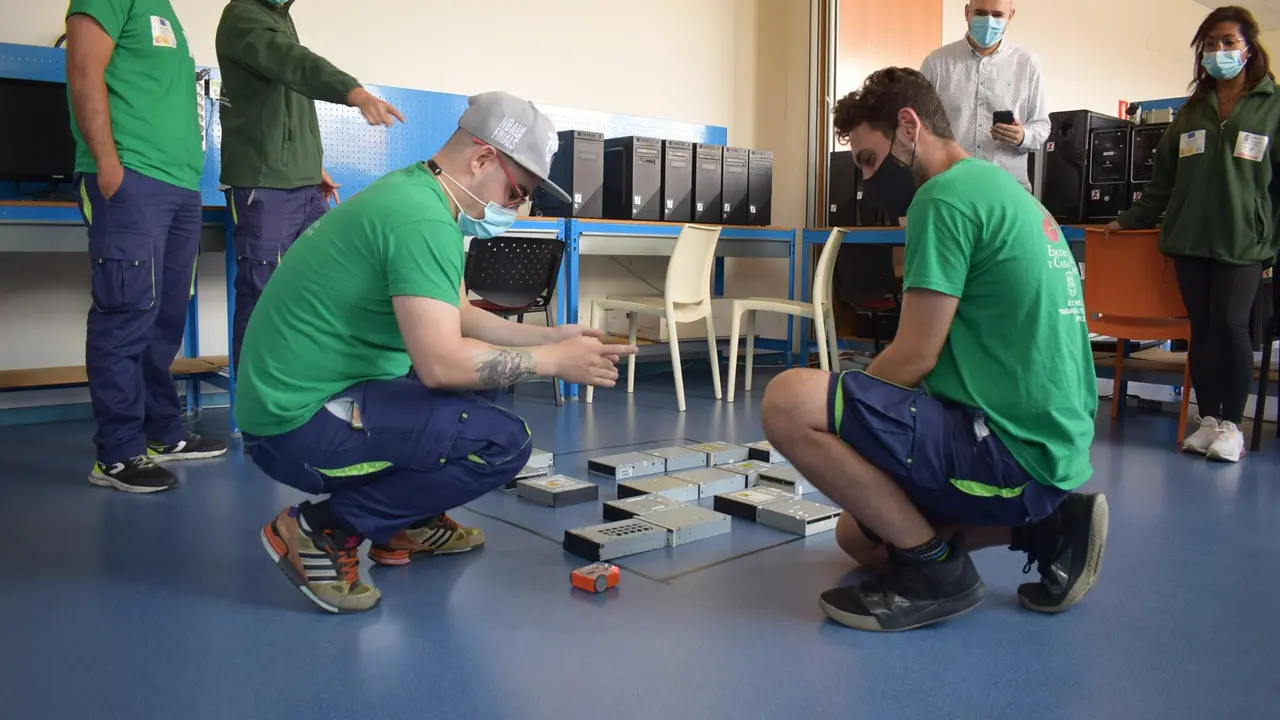 Alumnos de Informática de la Escuela Taller de Piélagos 