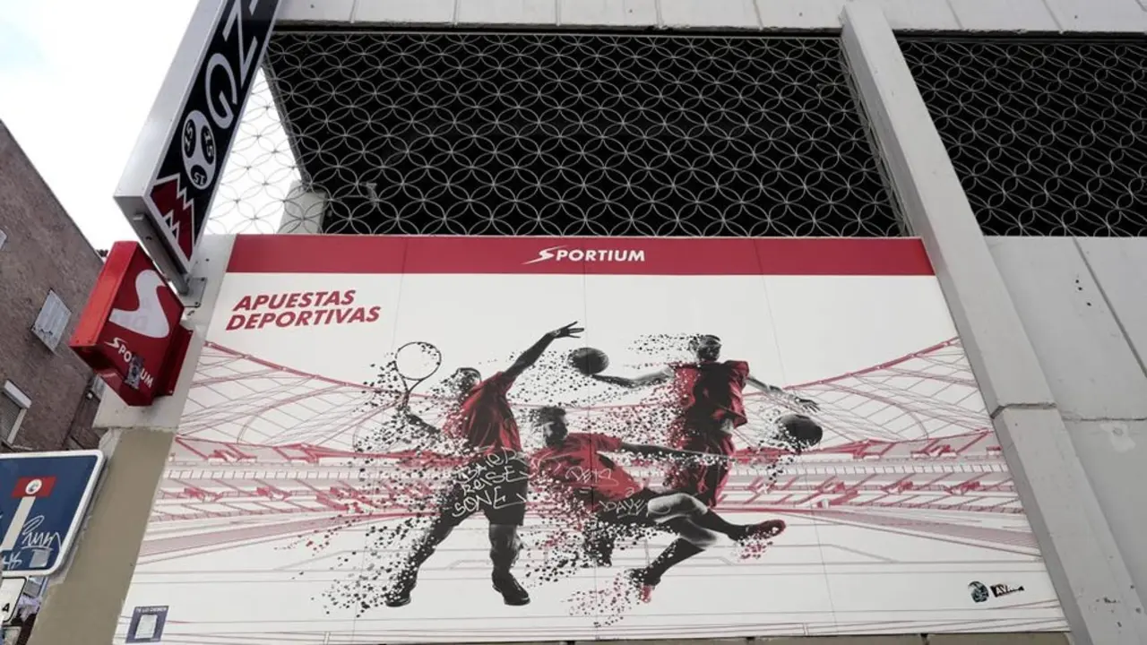 Cartel publicitario de un juego de un local de apuestas deportivas de Sportium