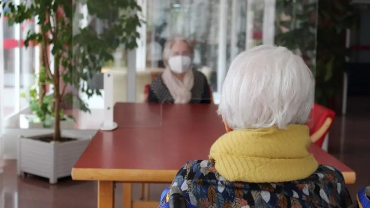 Ancianas en una residencia de mayores
