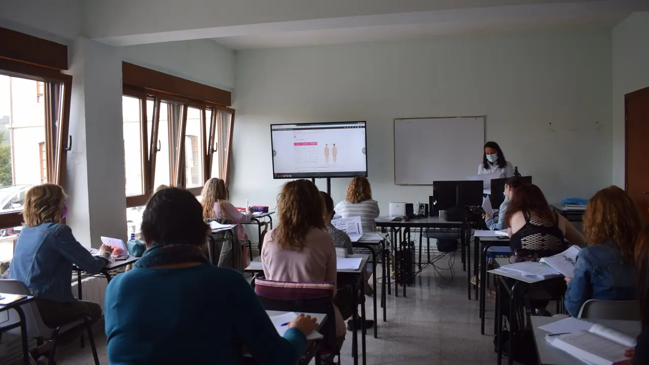 Doce desempleadas se forman en Pi&eacute;lagos para atenci&oacute;n domiciliaria a dependientes