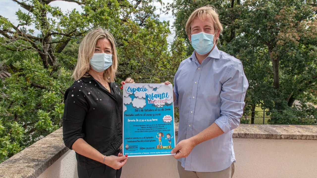 El alcalde, Pablo Diestro, y la concejala de Educaci&oacute;n, Eva Cobo